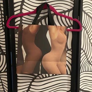 Skims authentic store bag 8x8